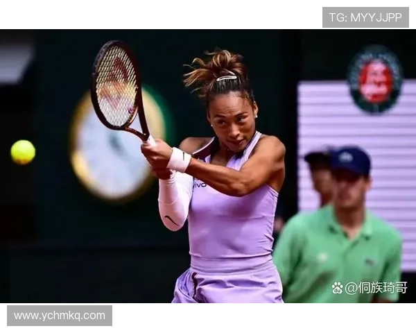 网球新星突破重围 登顶世界排名第一震撼全场