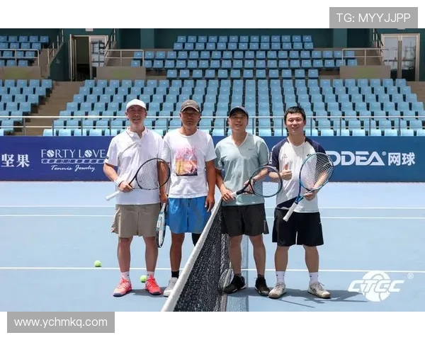 网球赛季精彩纷呈 新星崛起与老将对决激烈引发关注