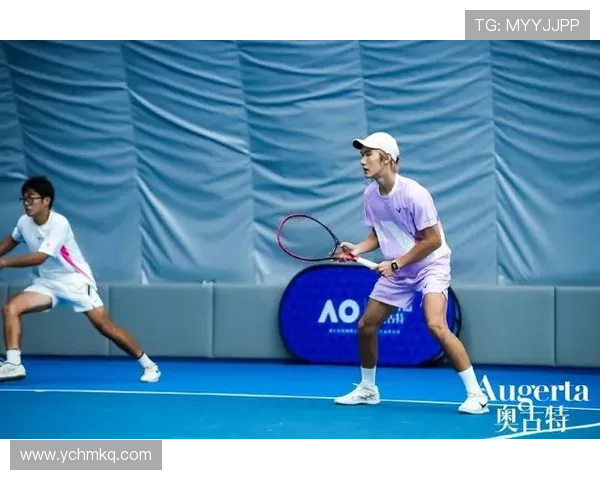 年度网球赛场风云再起世界名将鏖战群雄抢夺巅峰荣耀决胜时刻瞬间