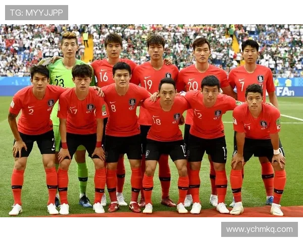 中国男足迎战韩国队热身赛备战亚洲杯 球迷期待新阵容展现实力